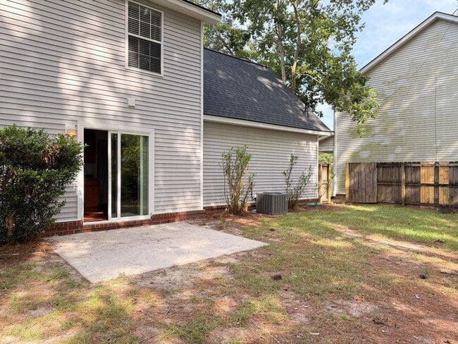 Building Photo - Available now. Beautiful, FULLY REMODELED 3 BR/2.5 BA Home in Tanner Plantation!