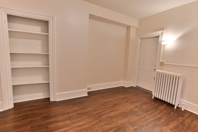 Building Photo - Charming 3 Bedroom on 2nd St