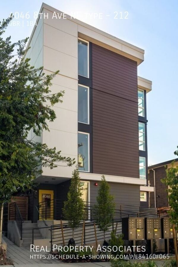 Building Photo - 4046 8th Ave NE