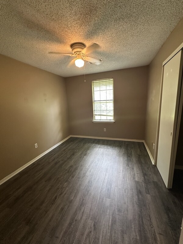 Building Photo - 5717 Burnette Pl