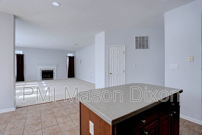 Building Photo - 7232 Lyndsey Way