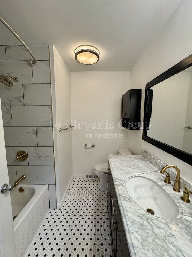 Building Photo - 206 Forest Park Pl