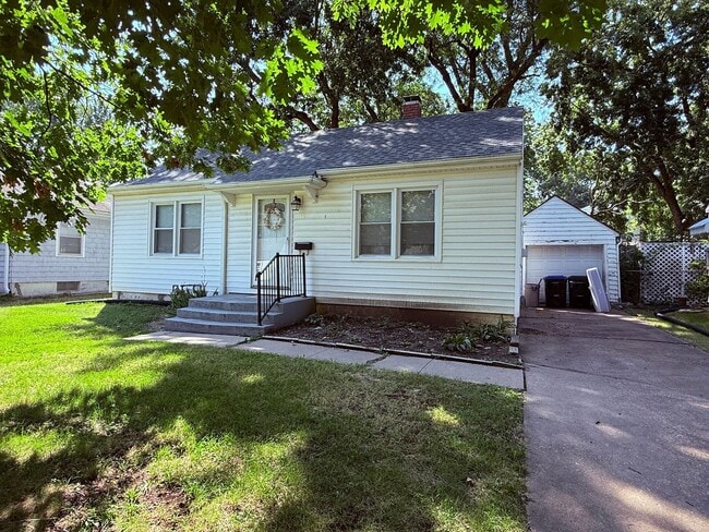 Primary Photo - Charming 2 bedroom 1 bath