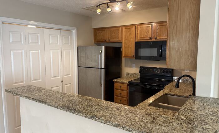 Building Photo - 319 Waters Edge Ln