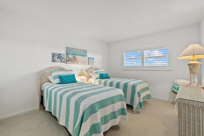 Building Photo - 255 The Esplanade N