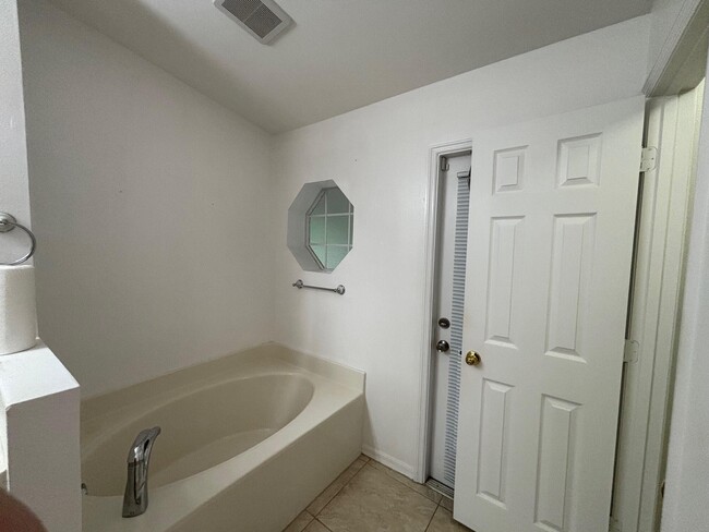 Building Photo - 1736 La Maderia Dr