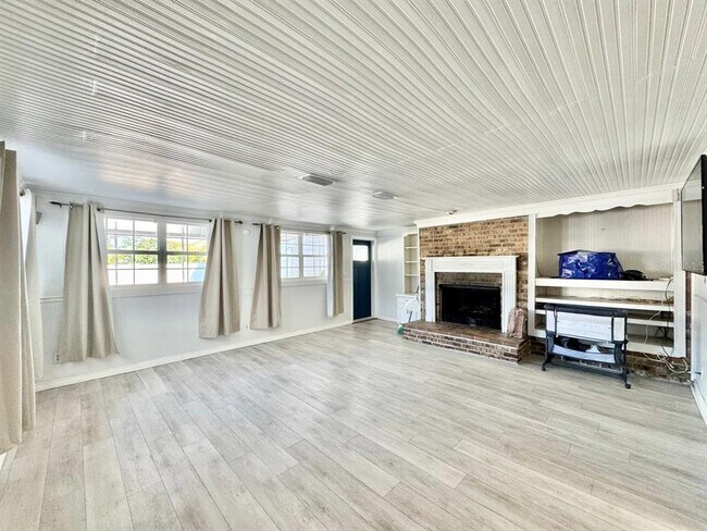 Building Photo - 2703 Westhigh Ave