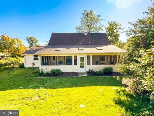 Building Photo - 3418 Medina Ln