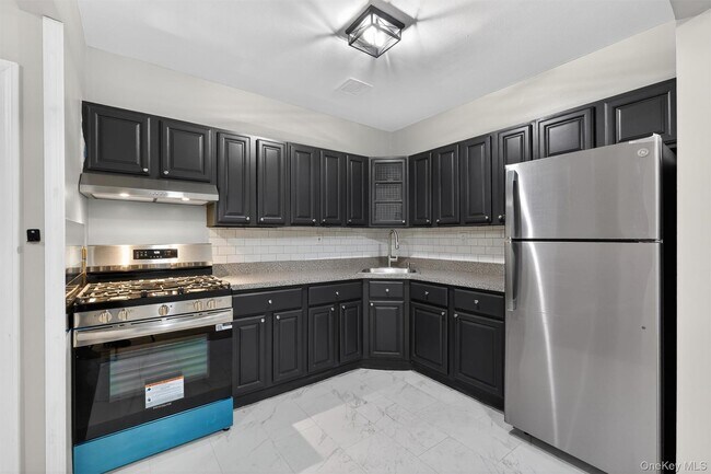Building Photo - 315 E 163rd St