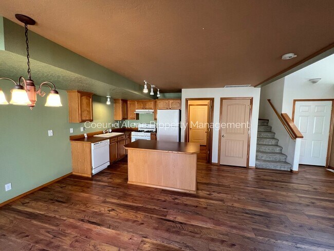 Building Photo - 6405 W Trestle St