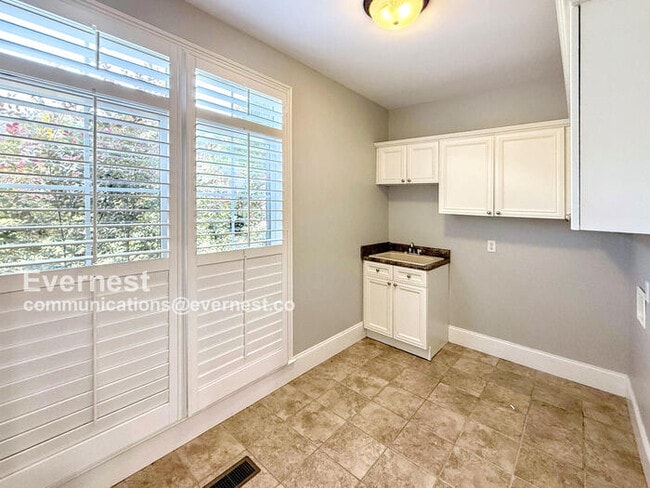 Building Photo - 1119 Hardwood Cove Rd