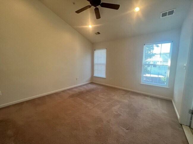 Building Photo - Updated 3 Bedroom Townhome in Upper Marlboro!