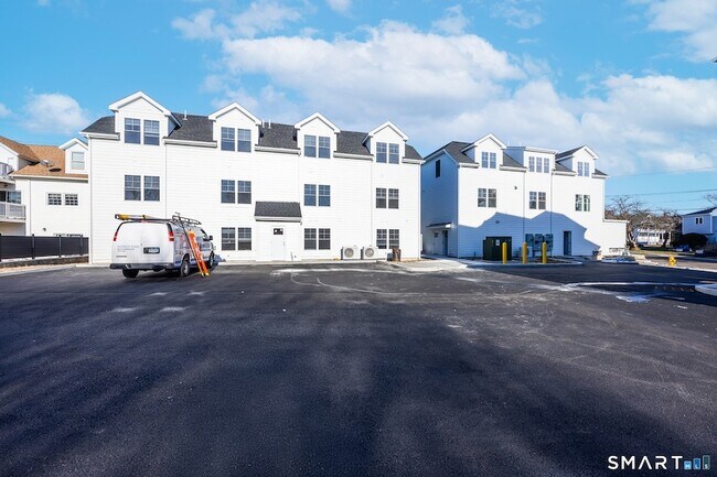 Building Photo - 27 Village Rd