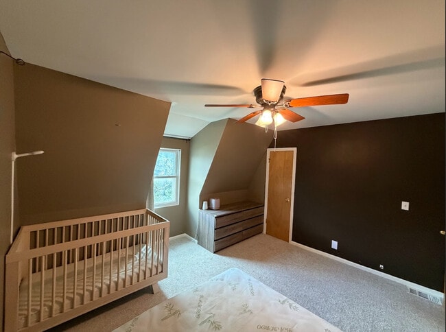 Building Photo - 5540 Fairview Ave