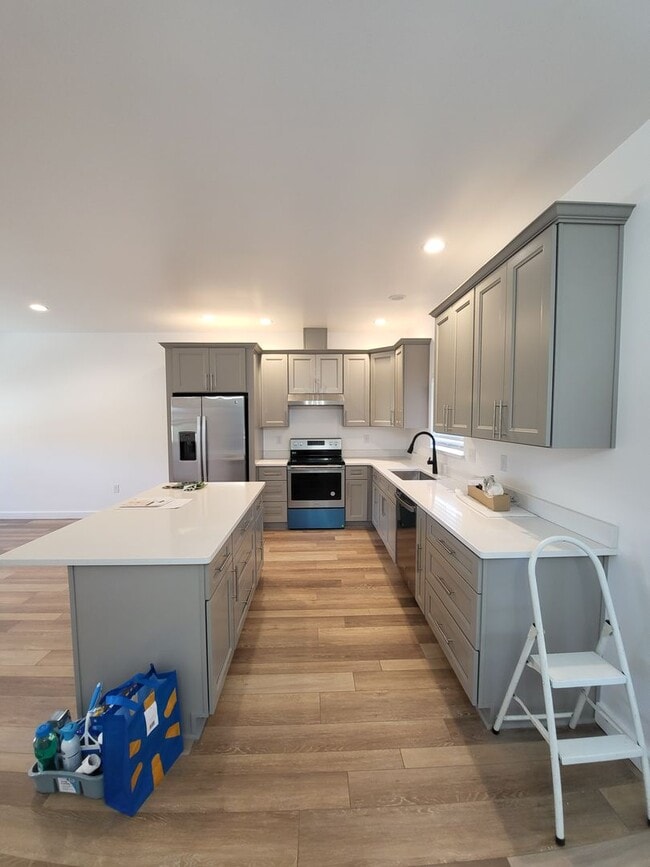 Building Photo - 683 Bryden Ave