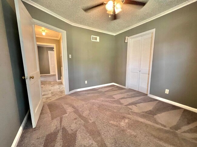 Building Photo - 4045 MICHAEL Dr