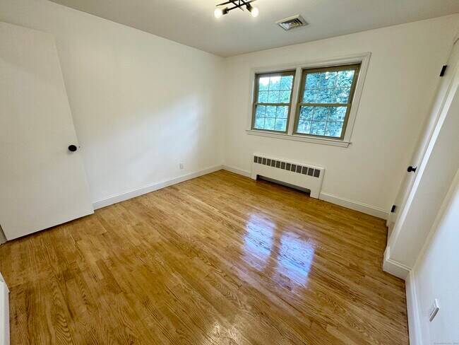 Building Photo - 30 Fairview Dr