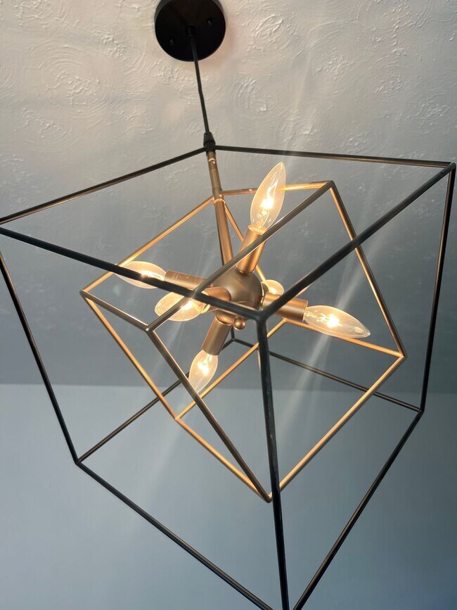 Building Photo - Pre Leasing for Fall 2026! Remodeled 3/2 near LCU!