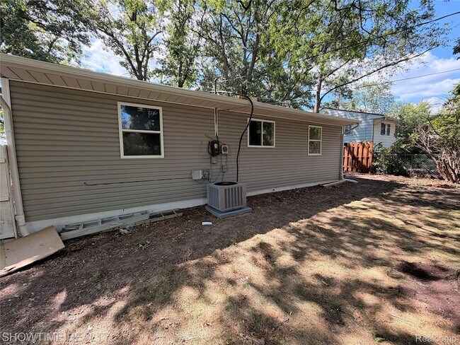 Building Photo - 3061 Culbertson Ave