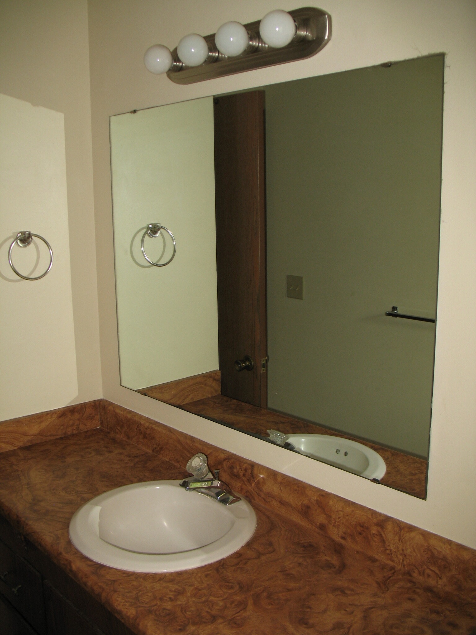 Building Photo - 1207 Mint Dr