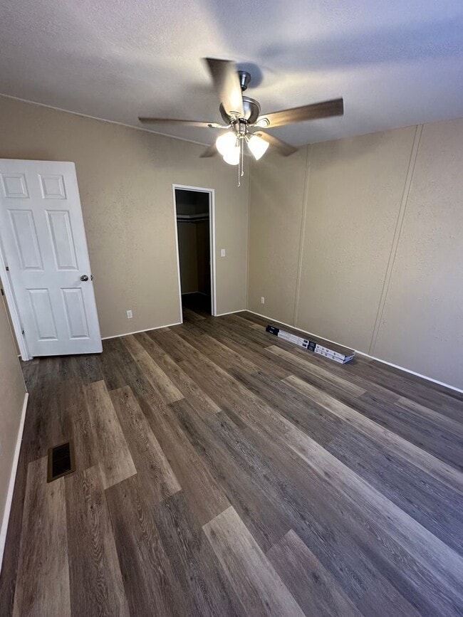 Building Photo - 3 Bed 2 Bath Waterfront Property - Under Renovations