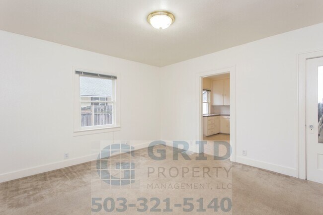Building Photo - Craftsman Bungalow Available in Kenton Area