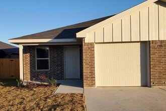 Building Photo - 2316 Alterman Dr