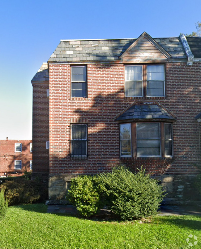 Building Photo - 918 E Sharpnack St