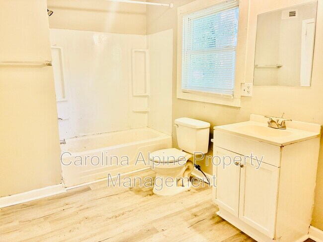 Building Photo - 1518 Hollyleaf Ave