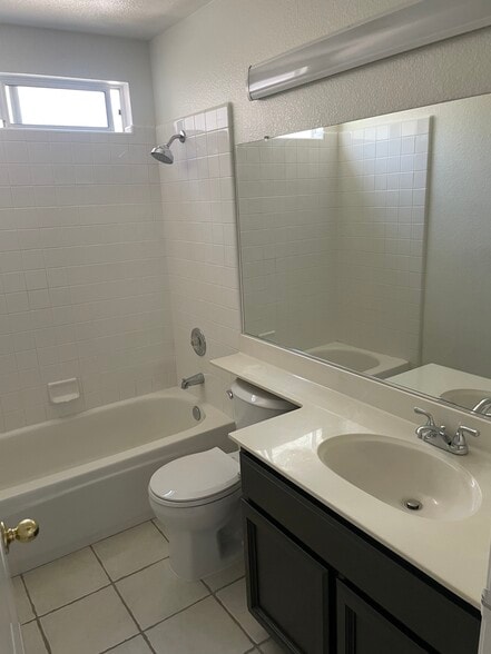 Building Photo - 6003 Kuvasz Ct