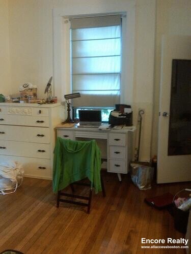 Building Photo - 40 Anderson St