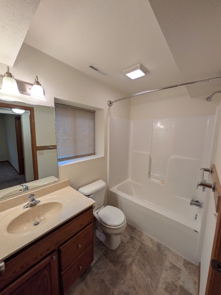 Building Photo - 2316 Damon St