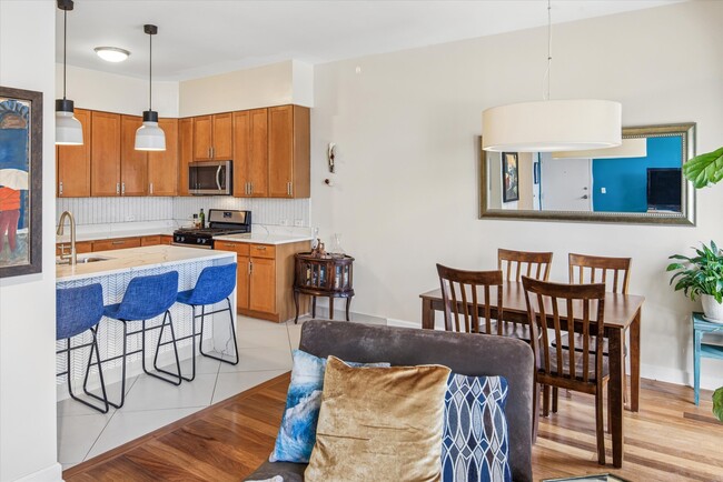 Building Photo - 3741 N Wolcott Ave