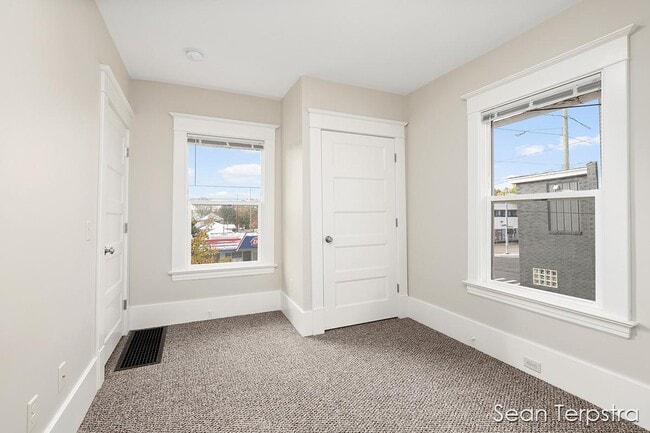 Building Photo - 951 Fulton St W