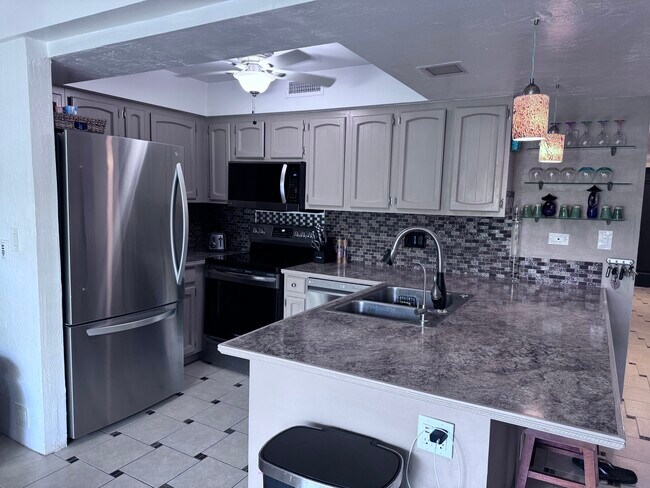 Building Photo - 75-6082-6082 Ali‘i Dr