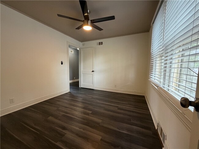 Building Photo - 1095 S Ray Ave