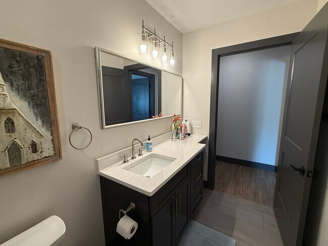 Building Photo - 100 Quartz Knl