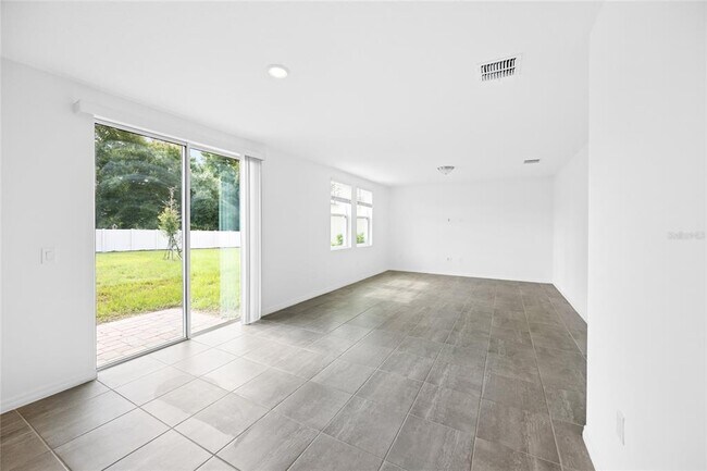 Building Photo - 2339 White Tail St