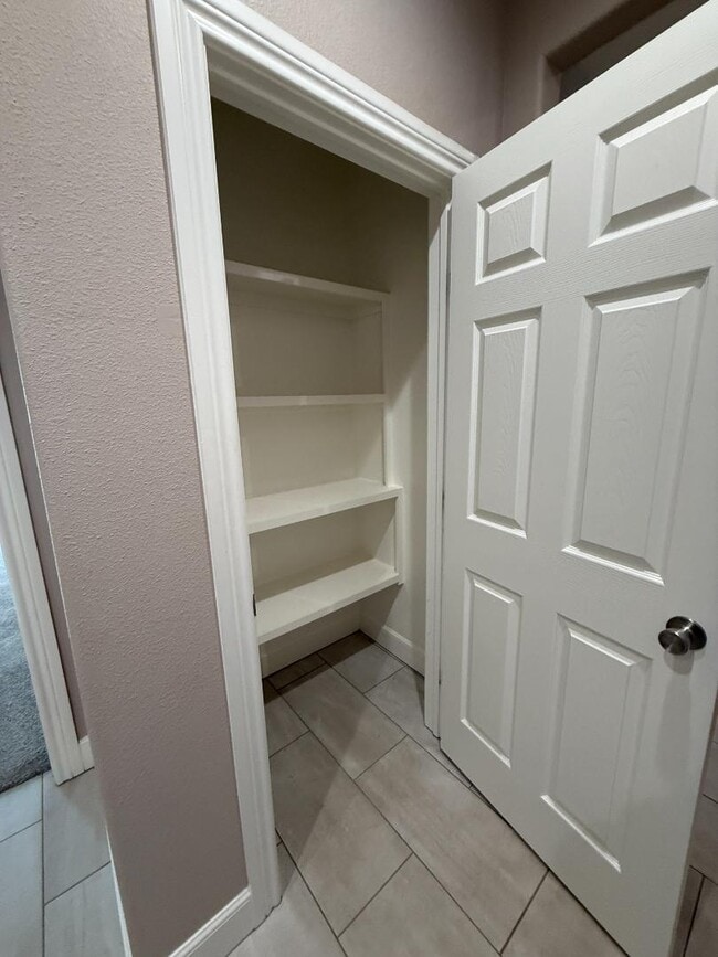 Building Photo - 267 NE Ave F