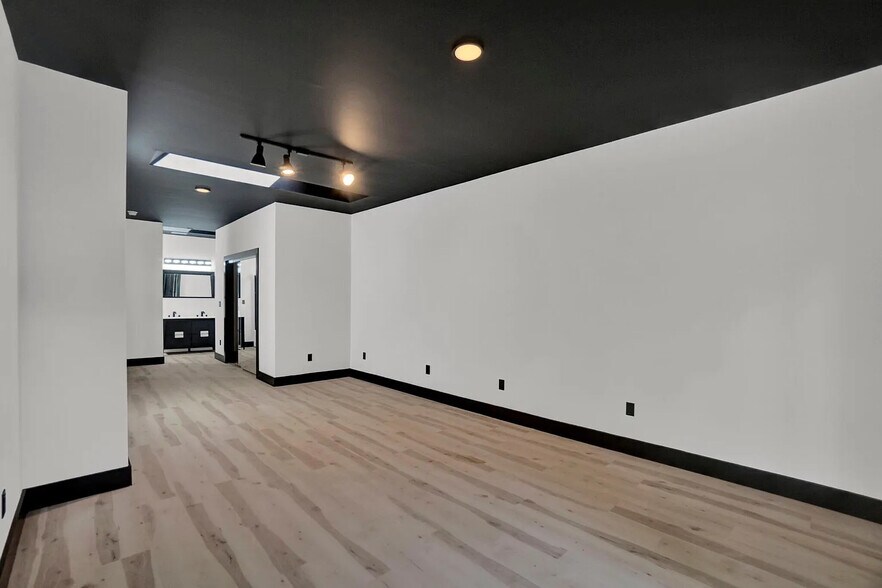 Building Photo - Room in House on Pursley St
