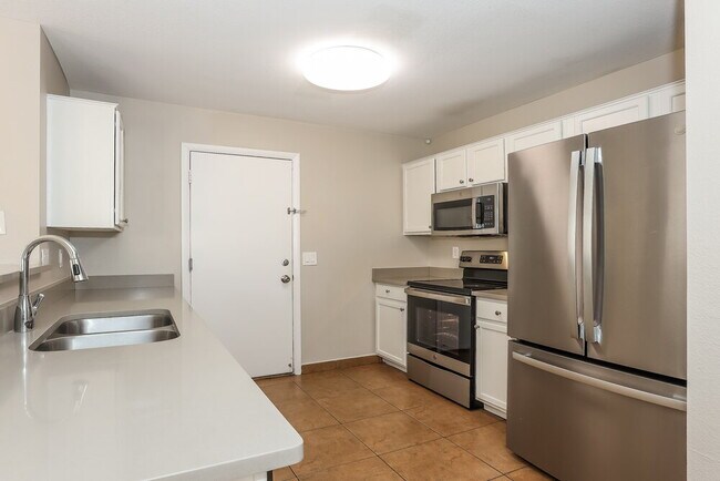 Building Photo - 8516 W Elm St