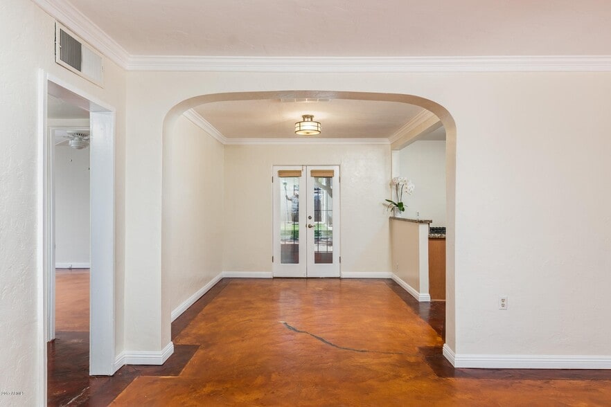 dining room looking toward patio - 2010 N 16th Ave