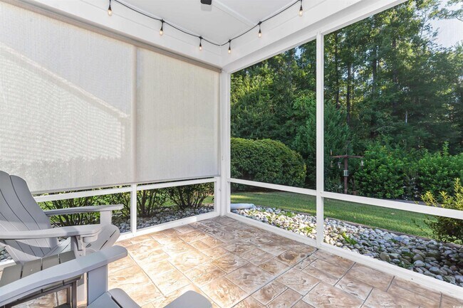 Building Photo - 1592 Buckingham Ave