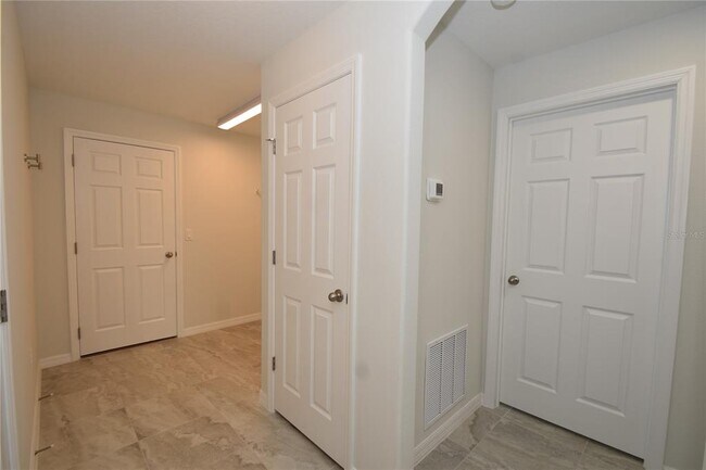 Building Photo - 11 Buttonwood Ln