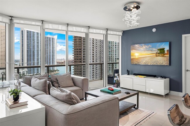 Building Photo - 495 Brickell Ave