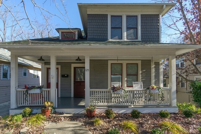 Building Photo - Montford Furnished Rental