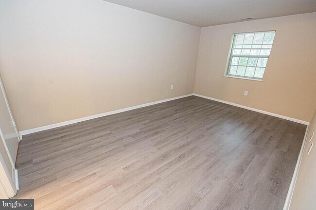 Building Photo - 800 College Ln