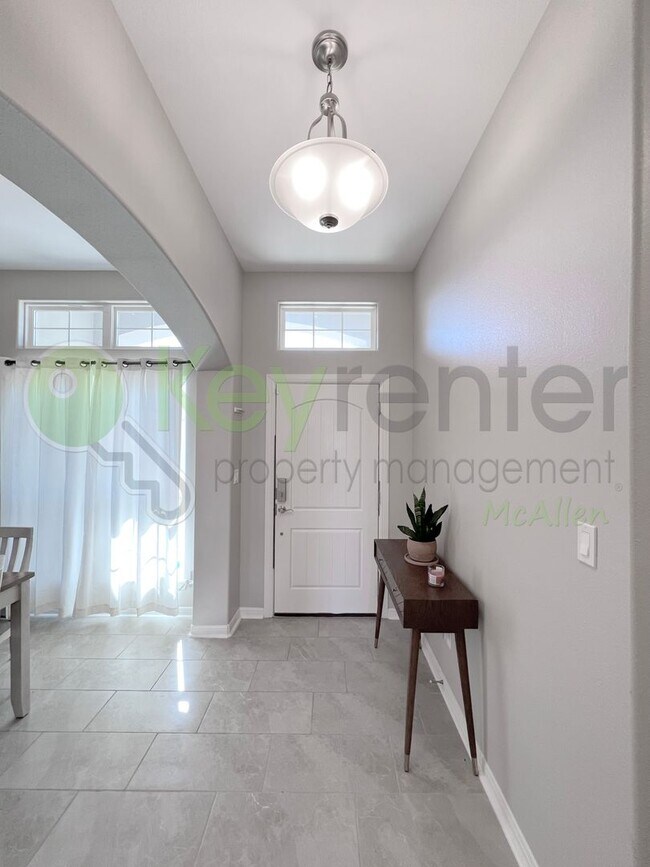 Building Photo - 4708 Ensenada Ave