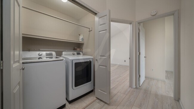Building Photo - Beautiful 2 Story home in the Heart of Bri...