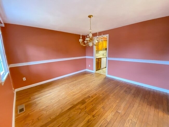 Building Photo - 546 Lincoln St